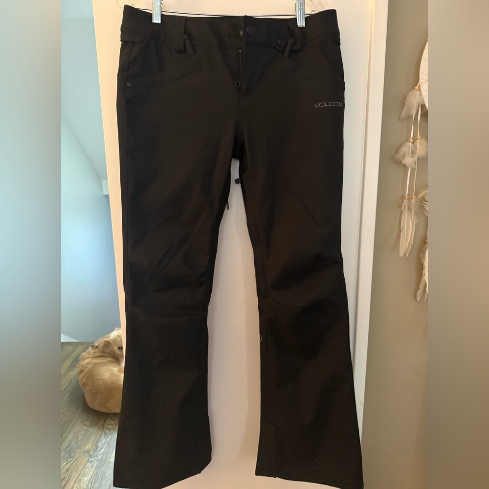 Volcom Teal and Black Snowboarding Gear